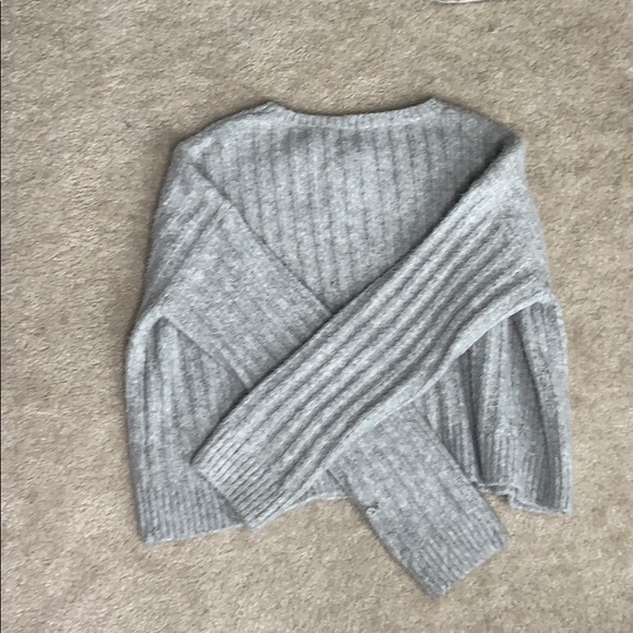 H&M • sweater - Picture 4 of 4